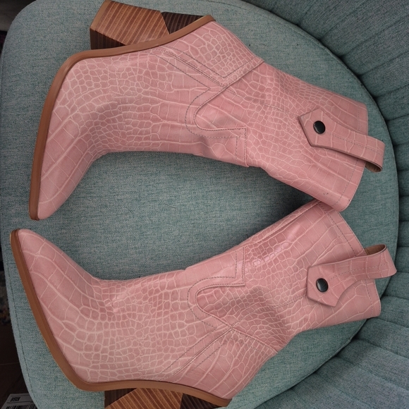 Fashion Nova Pink Croc-Embossed Heeled Boots - Picture 2 of 5